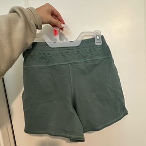 Lululemon size 4 LA fabric green shorts